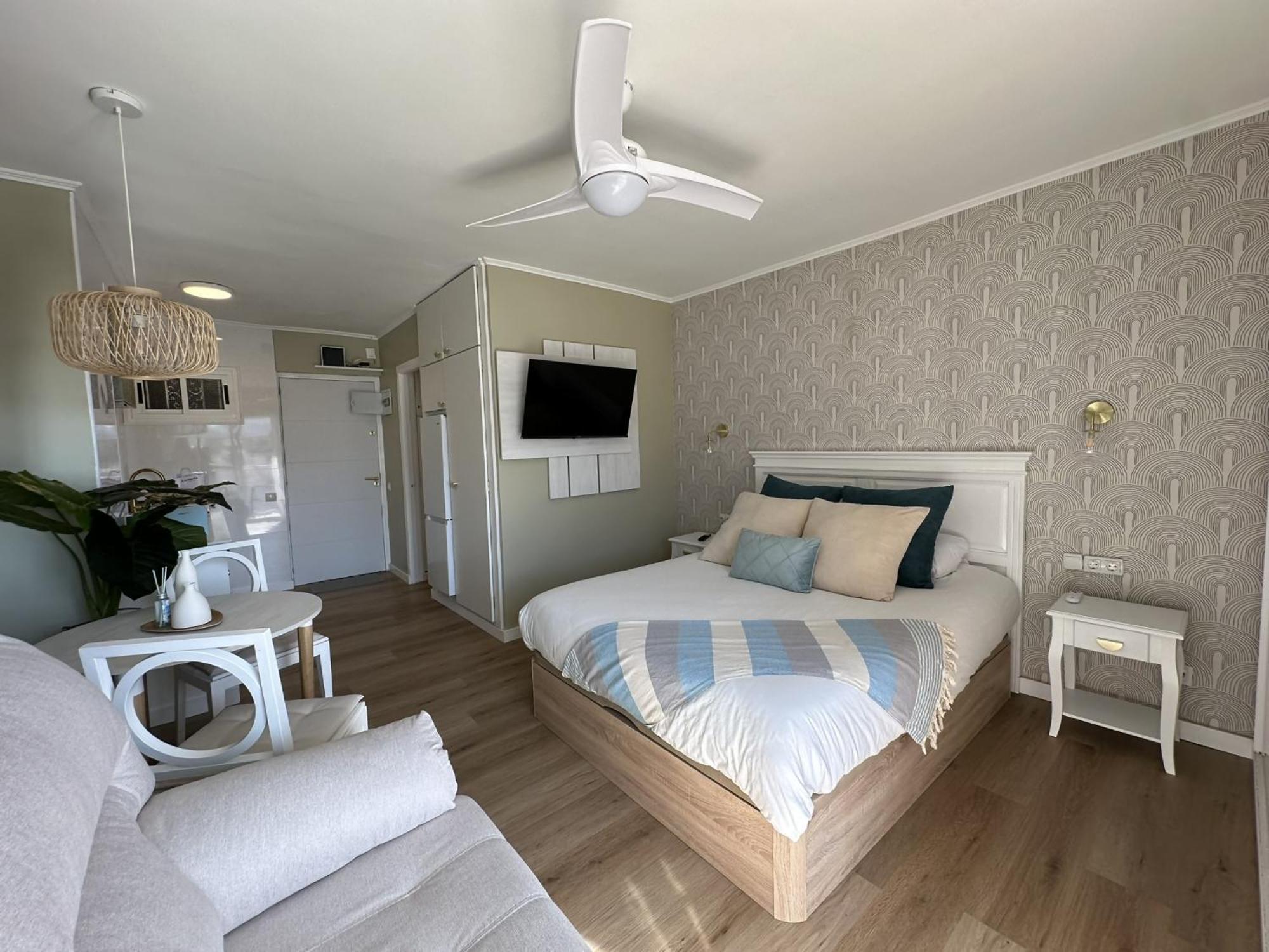 Estudio Agata Con Piscina A 800M De La Playa Benalmádena Exterior photo